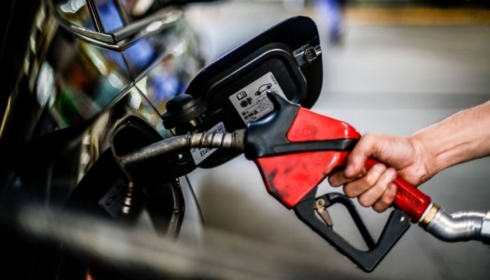 Preço médio da gasolina cai R$ 0,90 no país em três semanas